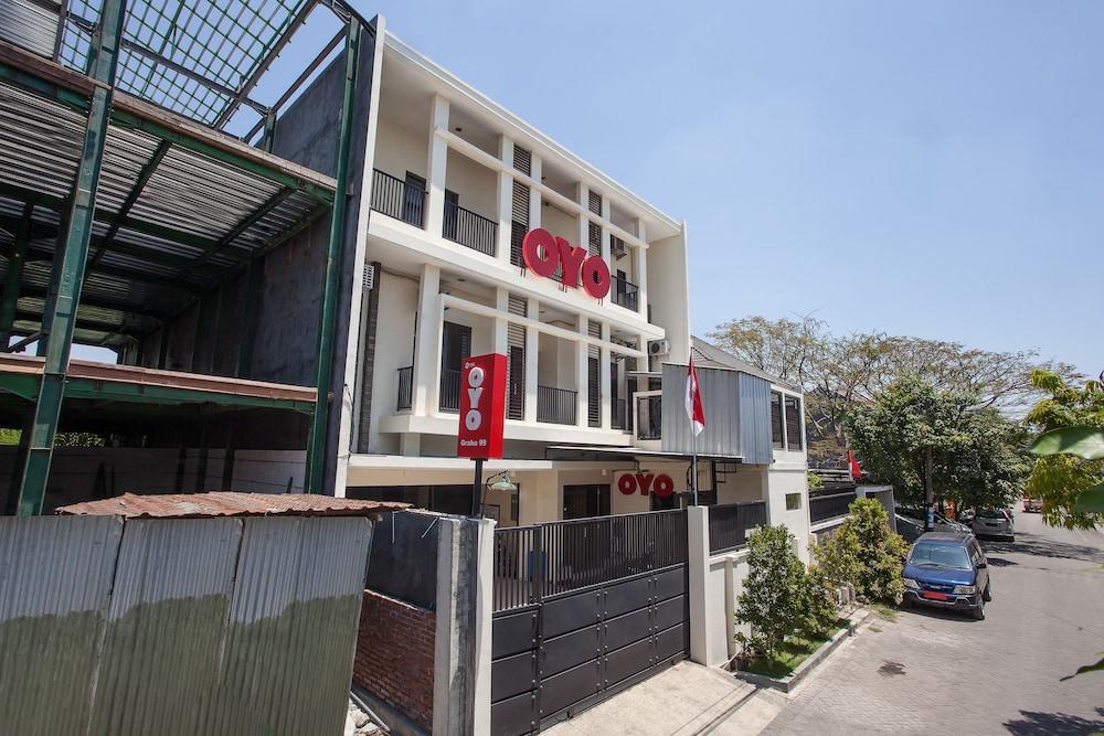Hotel OYO 138 Graha 99 Surabaya Exterior foto